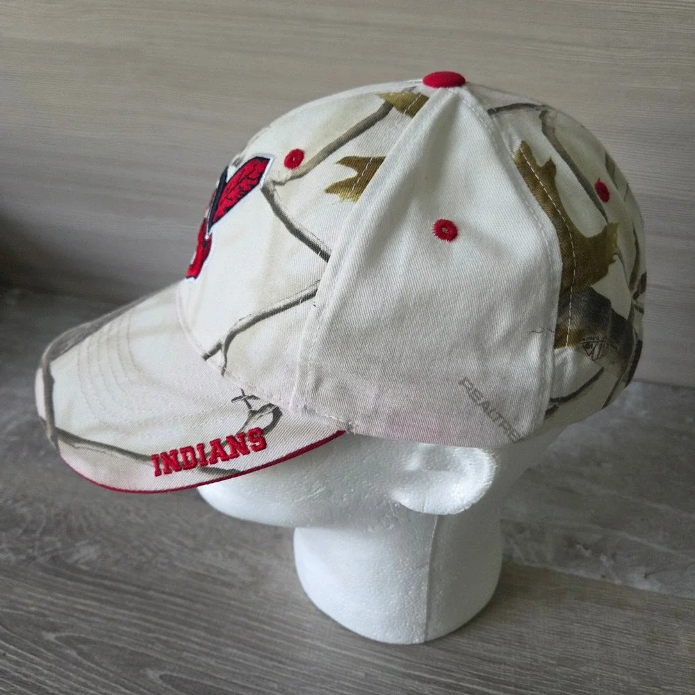 Fan Favorite Cleveland Indians Chief Wahoo Hat White Realtree Camo Cotton OS MLB